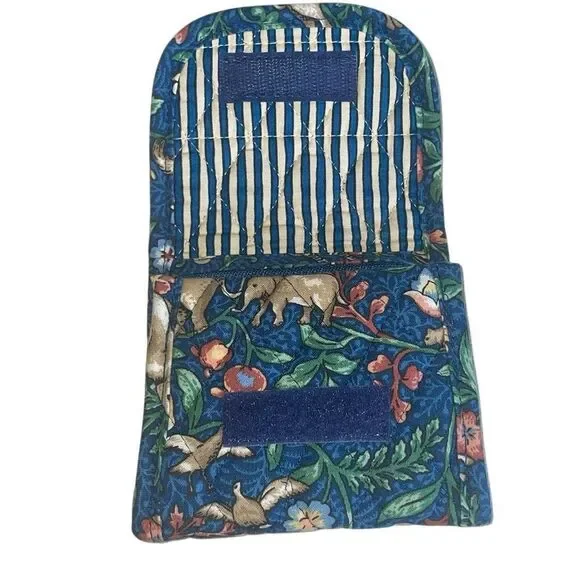 Vera Bradley RARE Animal Kingdom RETIRED Print Bi-Fold Wallet - Picture 3 of 10